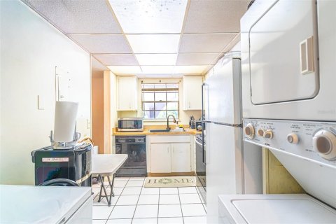 Condo in Brandon, Florida, 2 bedrooms  № 2226734 - photo 5