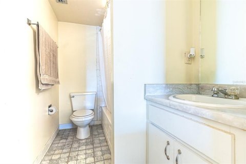 Condo in Brandon, Florida, 2 bedrooms  № 2226734 - photo 7