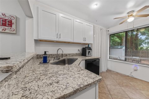 House in Winter Springs, Florida 3 bedrooms, 109.44 sq.m. № 2126568 - photo 16