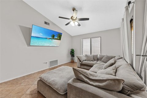 House in Winter Springs, Florida 3 bedrooms, 109.44 sq.m. № 2126568 - photo 8
