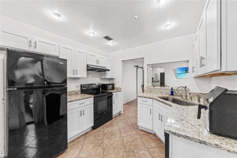 House in Winter Springs, Florida 3 bedrooms, 109.44 sq.m. № 2126568 - photo 10