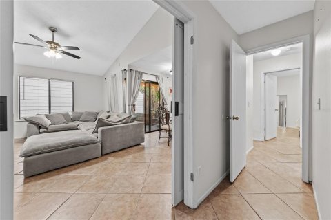 House in Winter Springs, Florida 3 bedrooms, 109.44 sq.m. № 2126568 - photo 27