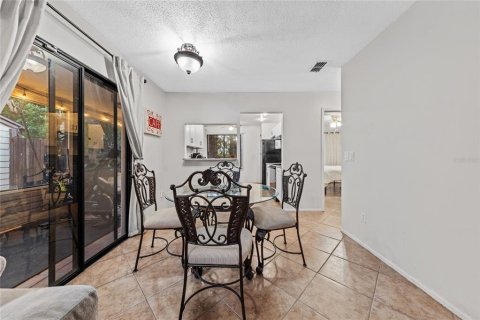 House in Winter Springs, Florida 3 bedrooms, 109.44 sq.m. № 2126568 - photo 18