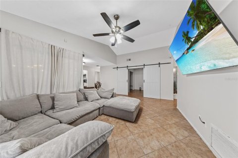 House in Winter Springs, Florida 3 bedrooms, 109.44 sq.m. № 2126568 - photo 9
