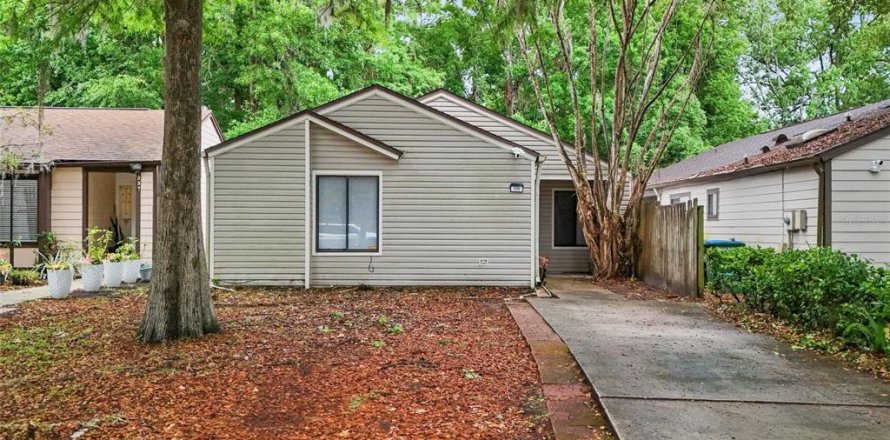 House in Winter Springs, Florida 3 bedrooms, 109.44 sq.m. № 2126568