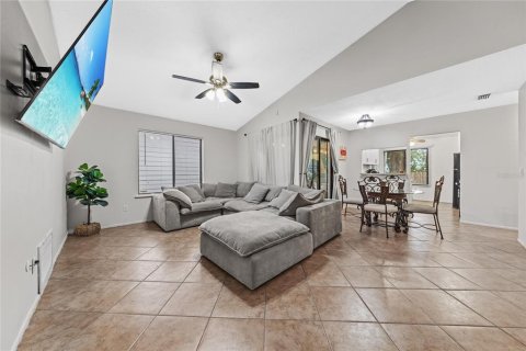 House in Winter Springs, Florida 3 bedrooms, 109.44 sq.m. № 2126568 - photo 7