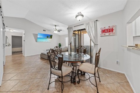 House in Winter Springs, Florida 3 bedrooms, 109.44 sq.m. № 2126568 - photo 19