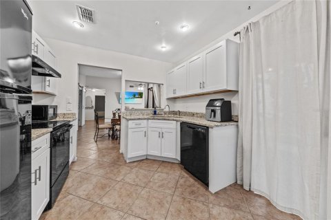 House in Winter Springs, Florida 3 bedrooms, 109.44 sq.m. № 2126568 - photo 13