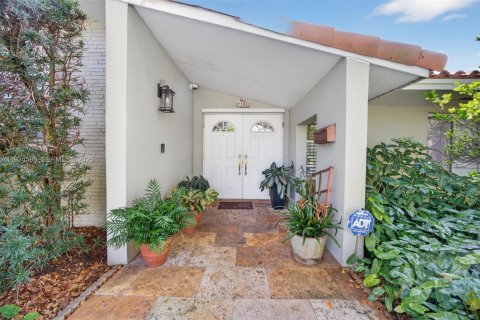 House in Pinecrest, Florida 4 bedrooms, 220.55 sq.m. № 1992758 - photo 3