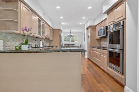 House in Pinecrest, Florida 4 bedrooms, 220.55 sq.m. № 1992758 - photo 10