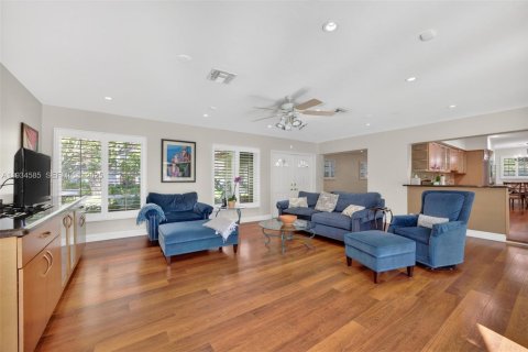 House in Pinecrest, Florida 4 bedrooms, 220.55 sq.m. № 1992758 - photo 14