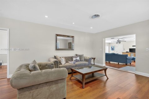 House in Pinecrest, Florida 4 bedrooms, 220.55 sq.m. № 1992758 - photo 21