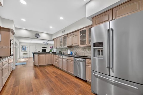 House in Pinecrest, Florida 4 bedrooms, 220.55 sq.m. № 1992758 - photo 7