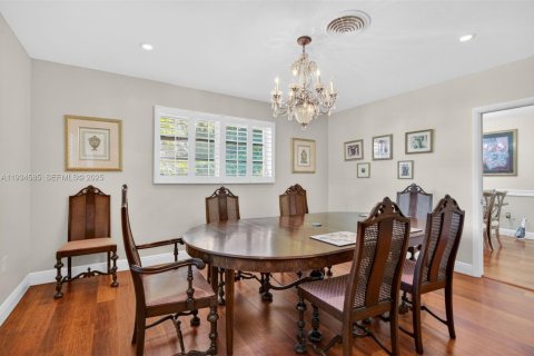 House in Pinecrest, Florida 4 bedrooms, 220.55 sq.m. № 1992758 - photo 20