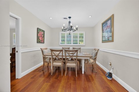 House in Pinecrest, Florida 4 bedrooms, 220.55 sq.m. № 1992758 - photo 4