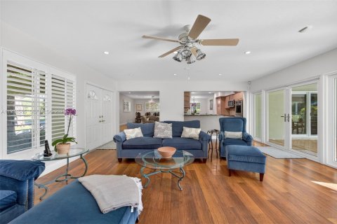 House in Pinecrest, Florida 4 bedrooms, 220.55 sq.m. № 1992758 - photo 15