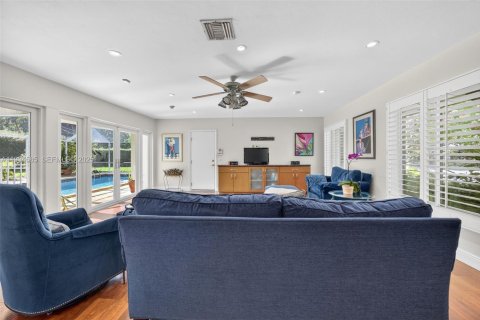 House in Pinecrest, Florida 4 bedrooms, 220.55 sq.m. № 1992758 - photo 12