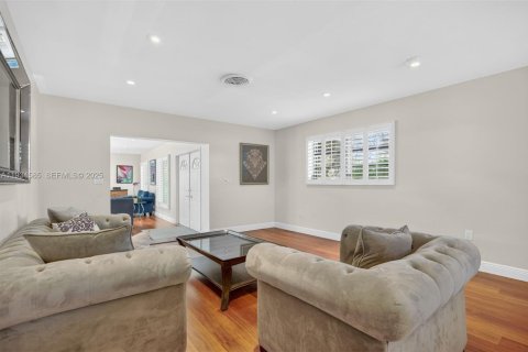 House in Pinecrest, Florida 4 bedrooms, 220.55 sq.m. № 1992758 - photo 22