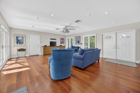 House in Pinecrest, Florida 4 bedrooms, 220.55 sq.m. № 1992758 - photo 9