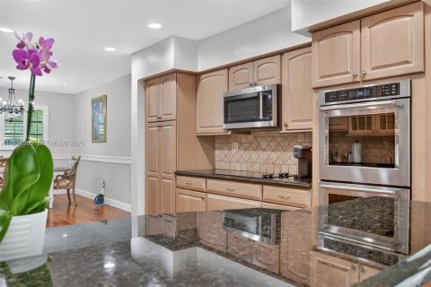 House in Pinecrest, Florida 4 bedrooms, 220.55 sq.m. № 1992758 - photo 11