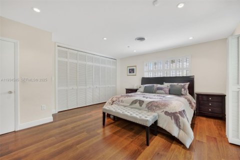 House in Pinecrest, Florida 4 bedrooms, 220.55 sq.m. № 1992758 - photo 30