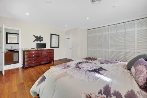 House in Pinecrest, Florida 4 bedrooms, 220.55 sq.m. № 1992758 - photo 29