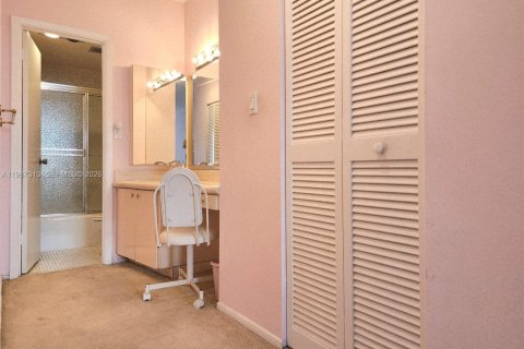 Condo in Hallandale Beach, Florida, 3 bedrooms  № 2029051 - photo 11