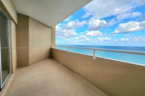 Condo in Hallandale Beach, Florida, 3 bedrooms  № 2029051 - photo 18
