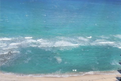 Condo in Hallandale Beach, Florida, 3 bedrooms  № 2029051