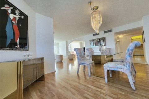 Condo in Hallandale Beach, Florida, 3 bedrooms  № 2029051 - photo 8
