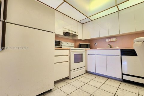 Condo in Hallandale Beach, Florida, 3 bedrooms  № 2029051 - photo 15