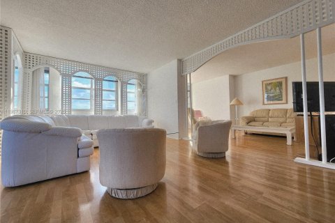 Condo in Hallandale Beach, Florida, 3 bedrooms  № 2029051 - photo 6