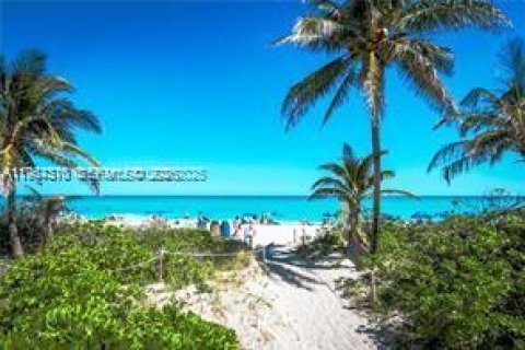 Condo in Hallandale Beach, Florida, 3 bedrooms  № 2029051 - photo 24