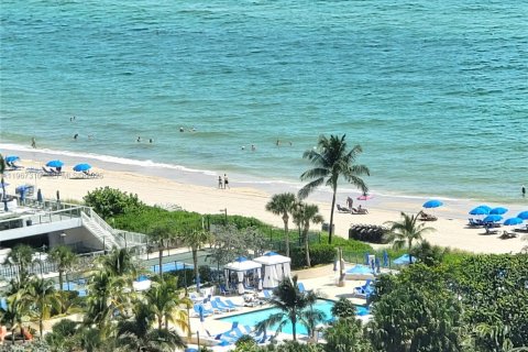 Condo in Hallandale Beach, Florida, 3 bedrooms  № 2029051 - photo 21