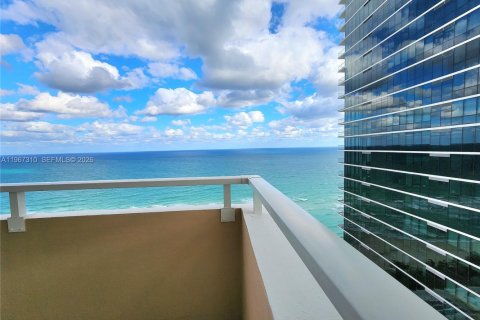 Condo in Hallandale Beach, Florida, 3 bedrooms  № 2029051 - photo 20