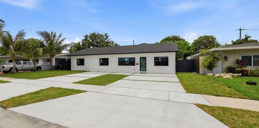 Villa ou maison à Miami, Floride 4 chambres, 163.88 m2 № 2326894