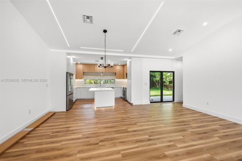 Villa ou maison à vendre à Miami, Floride: 4 chambres, 163.88 m2 № 2326894 - photo 15