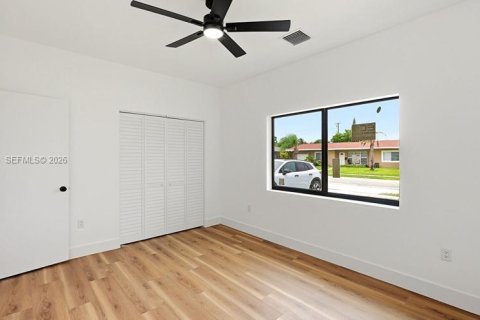 Villa ou maison à vendre à Miami, Floride: 4 chambres, 163.88 m2 № 2326894 - photo 12