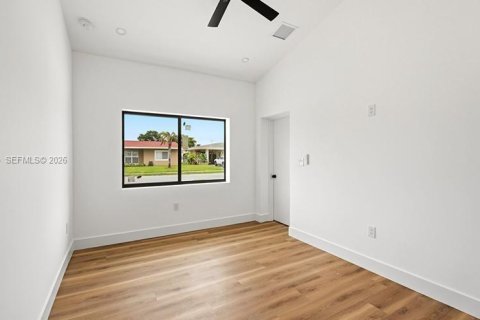 Villa ou maison à vendre à Miami, Floride: 4 chambres, 163.88 m2 № 2326894 - photo 7