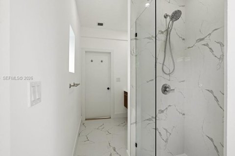 Villa ou maison à vendre à Miami, Floride: 4 chambres, 163.88 m2 № 2326894 - photo 11