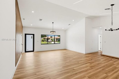 Villa ou maison à vendre à Miami, Floride: 4 chambres, 163.88 m2 № 2326894 - photo 17