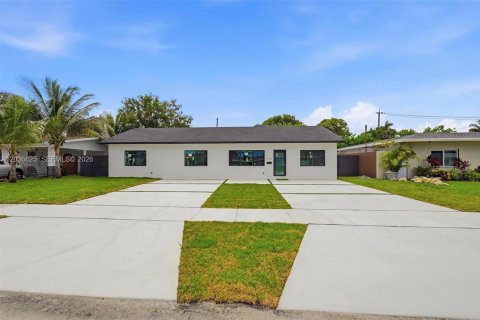 Villa ou maison à vendre à Miami, Floride: 4 chambres, 163.88 m2 № 2326894 - photo 2
