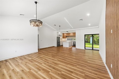 Villa ou maison à vendre à Miami, Floride: 4 chambres, 163.88 m2 № 2326894 - photo 13