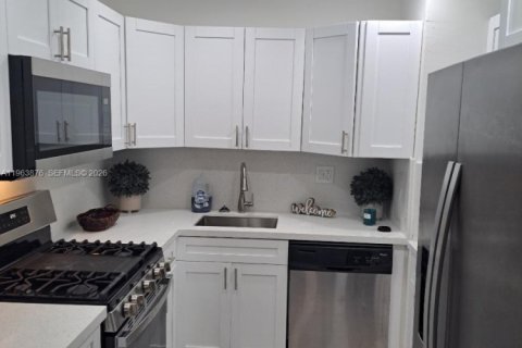 Copropriété à vendre à Miramar, Floride: 3 chambres, 111.48 m2 № 2025374 - photo 2