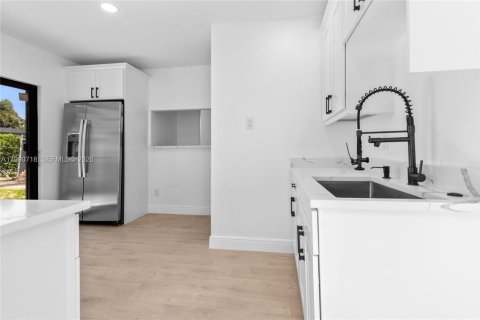 Casa en alquiler en Davie, Florida, 1 dormitorio, 63.36 m2 № 2055557 - foto 13