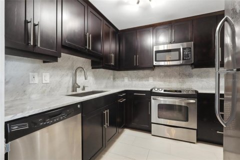 Condo in Tampa, Florida, 2 bedrooms  № 1801505 - photo 15