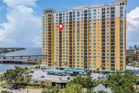 Condo in Tampa, Florida, 2 bedrooms  № 1801505 - photo 1