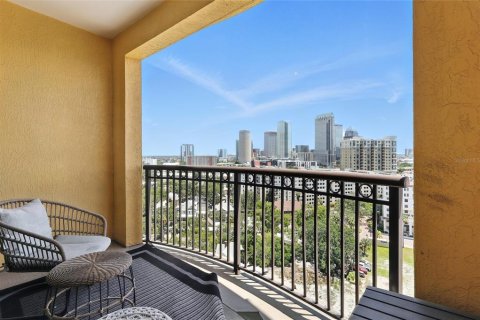 Condo in Tampa, Florida, 2 bedrooms  № 1801505 - photo 30