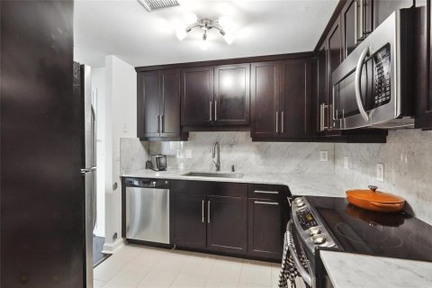 Condo in Tampa, Florida, 2 bedrooms  № 1801505 - photo 16