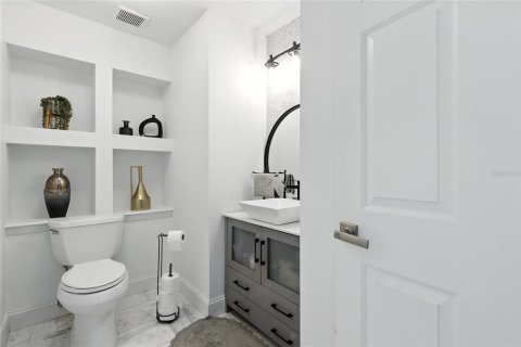 Condo in Tampa, Florida, 2 bedrooms  № 1801505 - photo 17